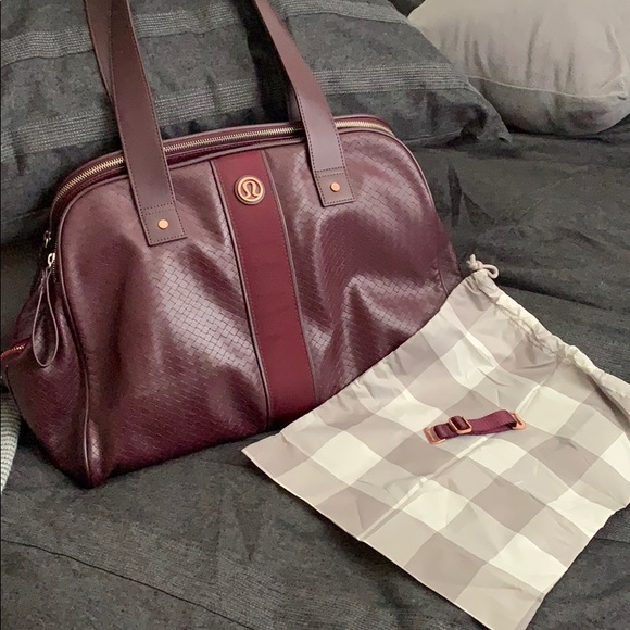 lululemon athletica Handbags - Lululemon everyday bag!!